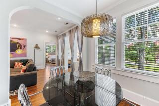 Light Filled 2 Bedroom in Myers Park with a Porch - Charlotte - 1