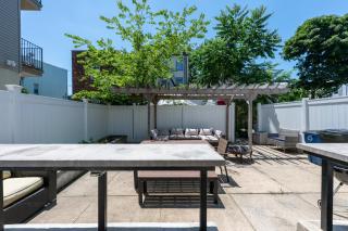 Jersey City Retreat w Private Backyard Bonfire Near NYC - Jersey City - 1