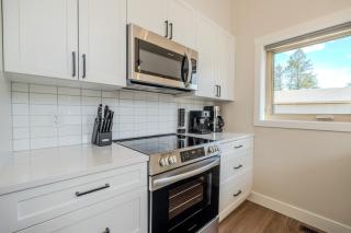 Mountain View Hideaway - BBQ, Beach Access - Invermere - 2