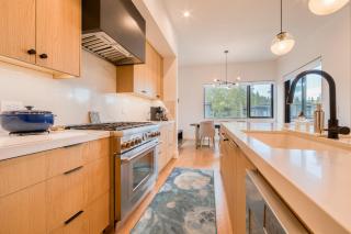 Twilight Run at Palisades by Tahoe Getaways - Pet-Friendly 3BR w EV Charger & Ski Shuttle - 3