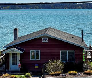 Forever Red Cottage on Cayuga Lake - Seneca Falls - 0