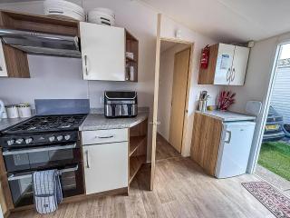Fantastic 6 Berth Caravan At Haven Skegness Holiday Park Ref 88028Hr - Skegness - 2
