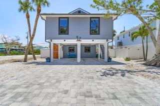 130 Tiki Tides: 2BR w/ Outdoor Tiki Bar! - Fort Myers Beach - 6