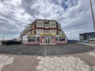 OYO Delton Hotel Blackpool Pleasure Beach - Blackpool - 3