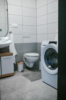 Modern Apartment in Prešov - Steps from DownTown & Parking - Prešov - 7