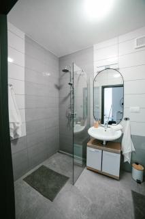 Modern Apartment in Prešov - Steps from DownTown & Parking - Prešov - 6