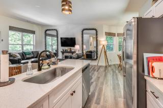 Golf Access and Furnished Deck Cabin in Clayton - Clayton - 3