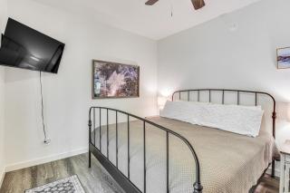 Golf Access and Furnished Deck Cabin in Clayton - Clayton - 2