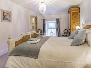 Pwll Farmhouse - Llanllawdog - 6