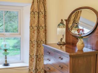 Pwll Farmhouse - Llanllawdog - 5