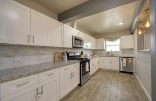 Charming Ranch Steps to UH | Fire Pit | Big Yard - Houston - 9