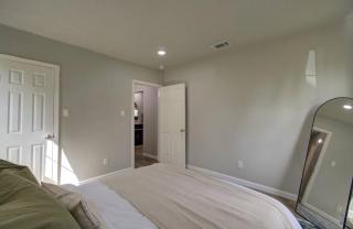 Charming Ranch Steps to UH | Fire Pit | Big Yard - Houston - 2