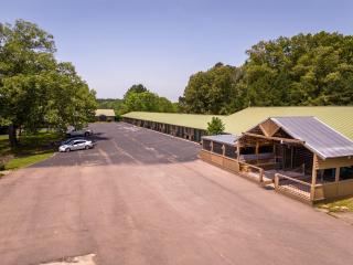 Fishtale Lodge - - 6