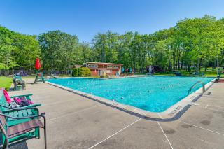 Home with Pool and Lake in Jim Thorpe 6 Mi to Dtwn! - Jim Thorpe - 0