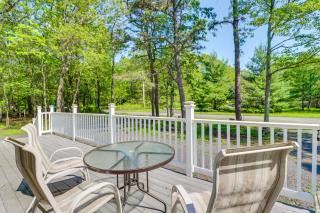 Home with Pool and Lake in Jim Thorpe 6 Mi to Dtwn! - Jim Thorpe - 7