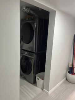 Cozy and comfy 1 BEDROOM basement suite at Cougar ridge SW Calgary - Calgary - 1
