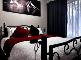 The KinkyKabin - Sandton - 3