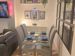 Stunning 3-bedroom, 2-bathroom, Garden & Hot Tub, West Kensington - Londra - 4
