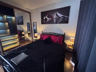 The KinkyKabin - Sandton - 9