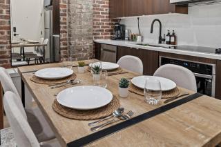 SLEEP 4 - Old City Philly - NEW Townhouse - 2