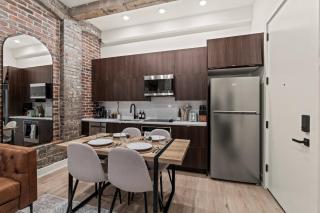 New Townhouse Sleep 4 Old City Walk to Everything! - 7
