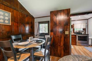 Walk to Barretts Park Wooded Cabin with Grill! - Boothbay Harbor - 4