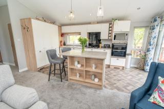 Loluke Lodge on The Lake - Carnforth - 5
