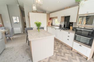 Loluke Lodge on The Lake - Carnforth - 4