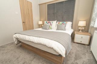 Loluke Lodge on The Lake - Carnforth - 2
