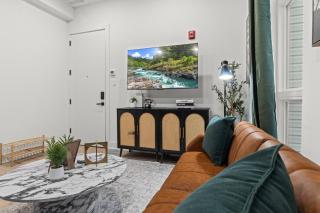 Walk to Everything in Old City- ADA compliant unit - 5