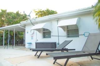Charming 4BR Home with Heated Pool in Hollywood - 3