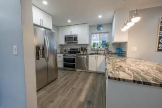 Relax Unwind: 4BR Home w Pool in Hollywood - Hollywood - 3