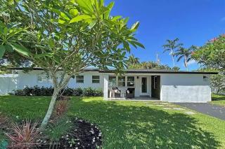 Chic 3BR 2BA Getaway with Private Pool Oasis - Fort Lauderdale - 8