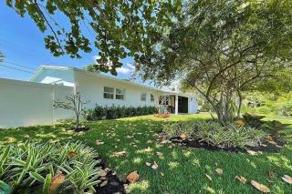Chic 3BR 2BA Getaway with Private Pool Oasis - Fort Lauderdale - 3