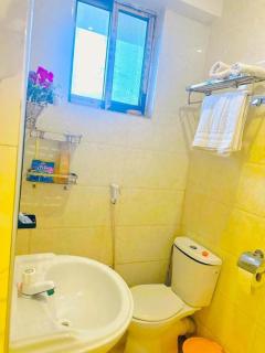 Central Beautiful & peaceful Private bedroom AC, Very fast WiFi 1 - Dar es Salaam - 3