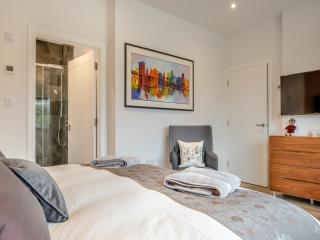 Monument House - Totland - 2