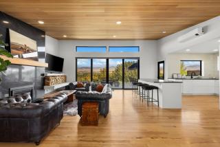 Stunning Views - High End 4BR Home with Hot Tub and Sauna - Boise - 0
