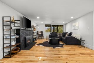 Stunning Views - High End 4BR Home with Hot Tub and Sauna - Boise - 7