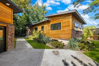 Stunning Views - High End 4BR Home with Hot Tub and Sauna - Boise - 5