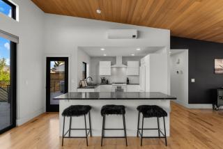 Stunning Views - High End 4BR Home with Hot Tub and Sauna - Boise - 3