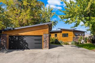 Stunning Views - High End 4BR Home with Hot Tub and Sauna - Boise - 2
