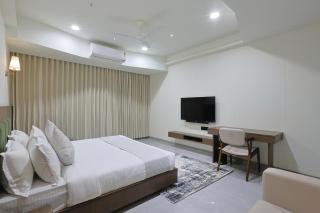 Hotel Elinor - - 7