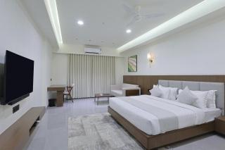 Hotel Elinor - - 5