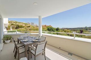 Elegant Apartment with Valley Views, Pool & Gym in Oceana Gardens - 9