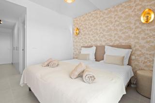 Oceana Gardens Getaway, Pool, Gym, Views - 5