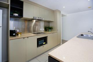 Apartment in Heart of Cairns with pool BBQ - 2