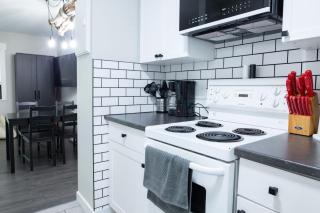 The Riverbend Modern Studio at Harrison Lake - Harrison Hot Springs - 3