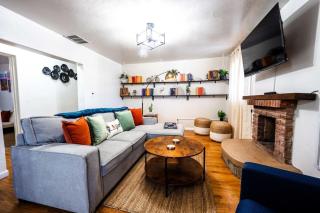 Pool, Deck, Fire-Pit - 5 min to UofA & Downtown - Tucson - 9
