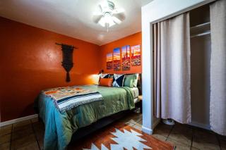 Pool, Deck, Fire-Pit - 5 min to UofA & Downtown - Tucson - 5
