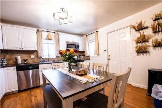 Pool, Deck, Fire-Pit - 5 min to UofA & Downtown - Tucson - 3